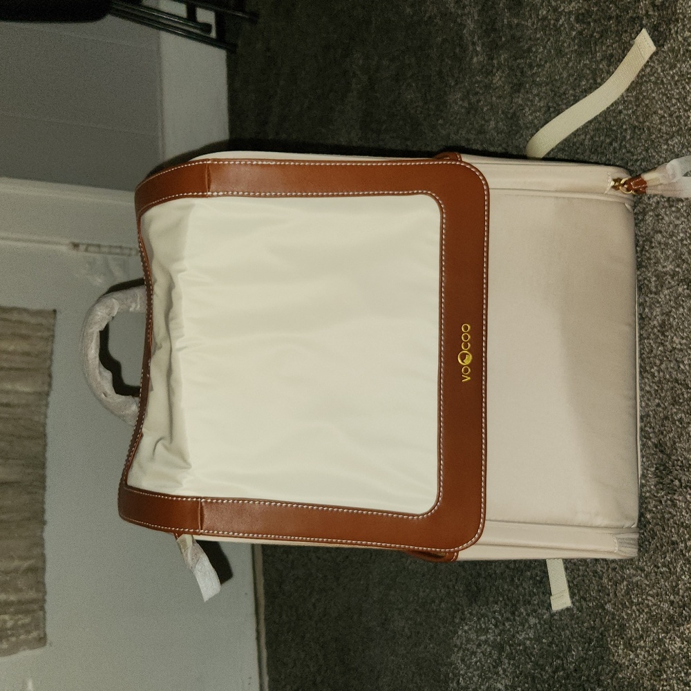 NEW, VERY NICE, NEVER USED VOOCOO Small Pet Carrier Backpack...Cat, Dog, etc.